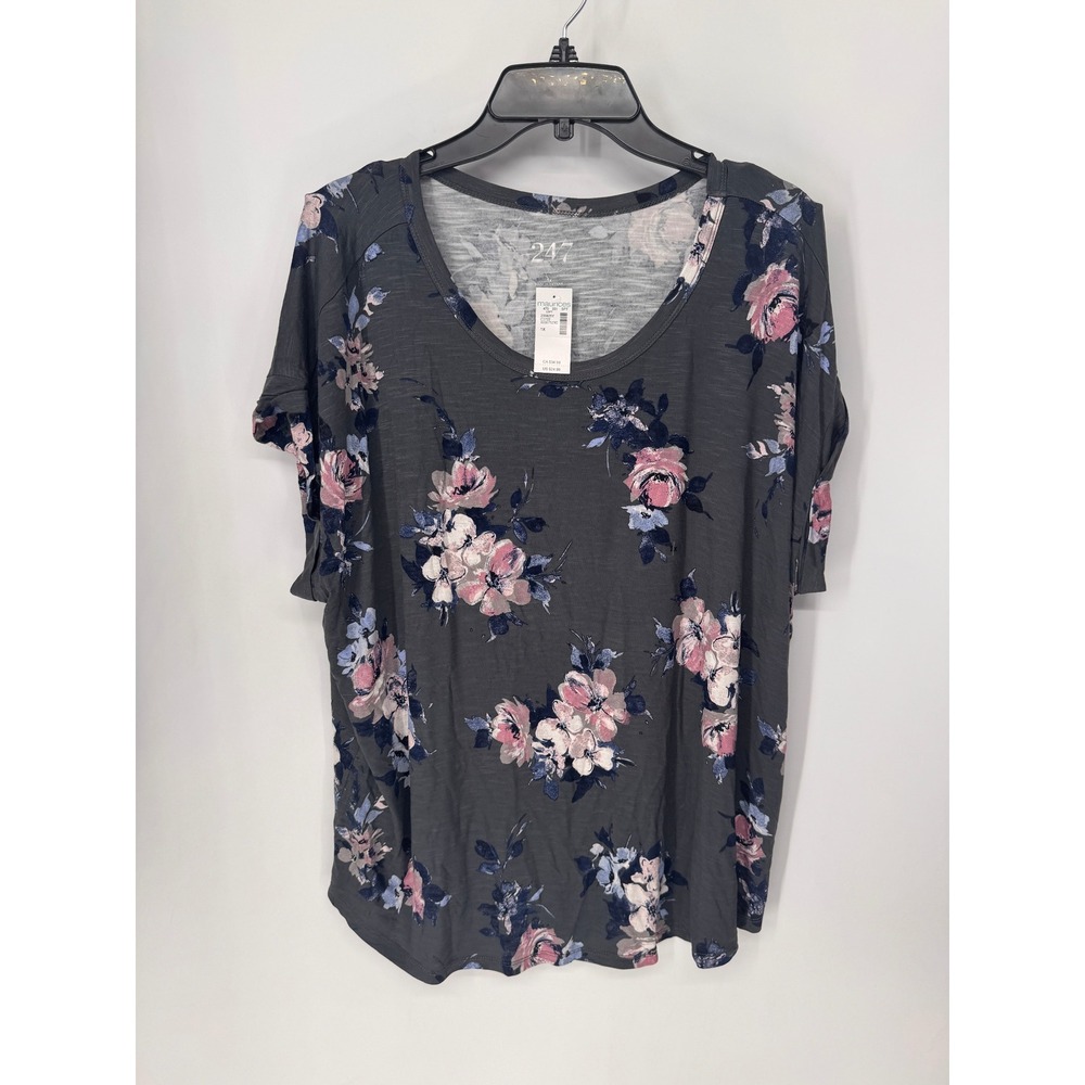 Maurices Top Women 1X Gray NWT Floral Scoop Neck Short Sleeve Relaxed Fit
